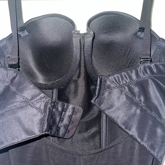 Elegant Black Women's Bodysuit - Picture 4 of 13